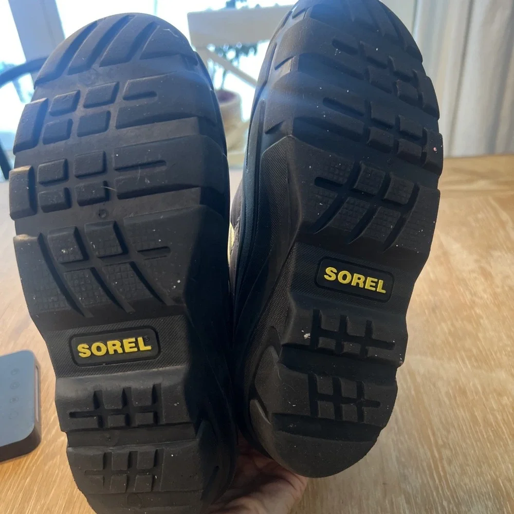 SOREL Snow Commander Black Gray Winter boots lined size 4 youth Snow‎